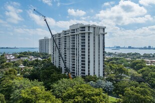 Towers of Quayside I in Miami, FL - Building Photo