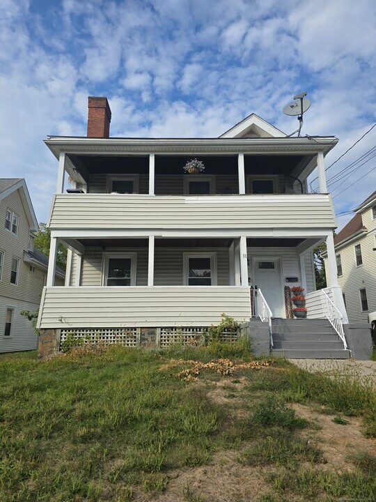 31 Harrison St in New Britain, CT - Building Photo