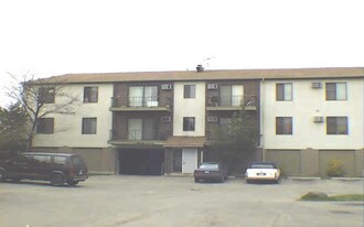404 E Bailey Rd in Naperville, IL - Building Photo
