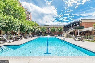 300 Johnson Ferry Rd, Unit A610 in Sandy Springs, GA - Foto de edificio - Building Photo