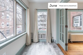 Private bedroom in 2 bed/1 bath Home in Boston, MA - Building Photo - Building Photo