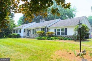 414 Warren Rd in Wayne, PA - Building Photo