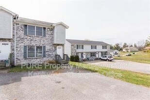 310 Pigeon Ct in Harrodsburg, KY - Building Photo