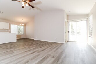 3245 E Kristal Way in Phoenix, AZ - Building Photo - Building Photo