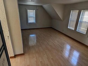 4176 S 4th St, Unit Upper unit in Milwaukee, WI - Foto de edificio - Building Photo