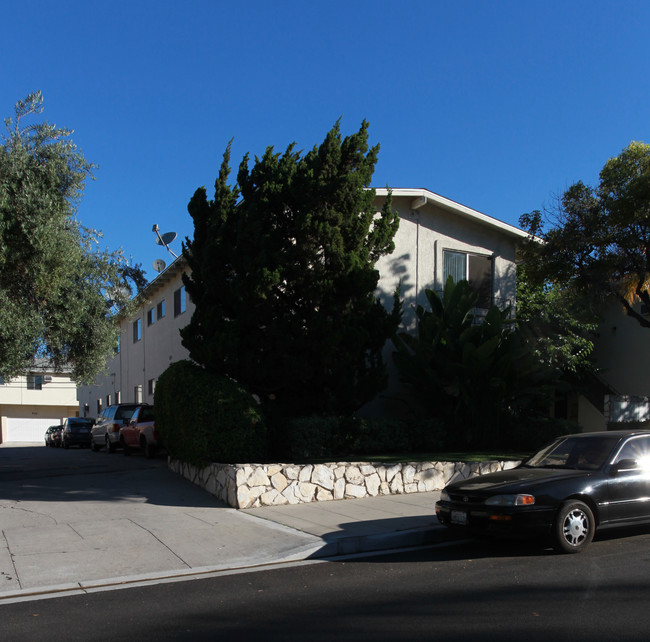 R in Burbank, CA - Foto de edificio - Building Photo