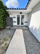 3042 SW 16th Ter in Miami, FL - Foto de edificio - Building Photo