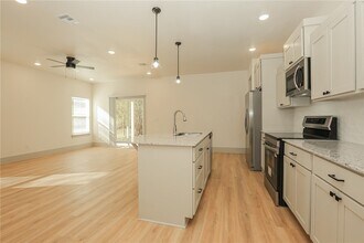 655 N Genevieve Ave, Unit 1 in Fayetteville, AR - Building Photo - Building Photo