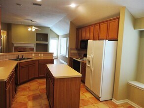 15 Camber Pine Pl in The Woodlands, TX - Building Photo - Building Photo