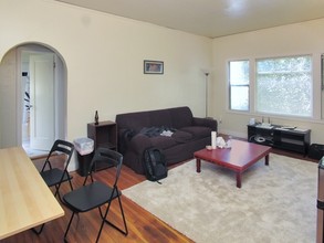 Elsmere Apartments in Berkeley, CA - Building Photo - Interior Photo