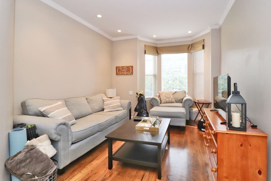 117 Bloomfield St in Hoboken, NJ - Building Photo