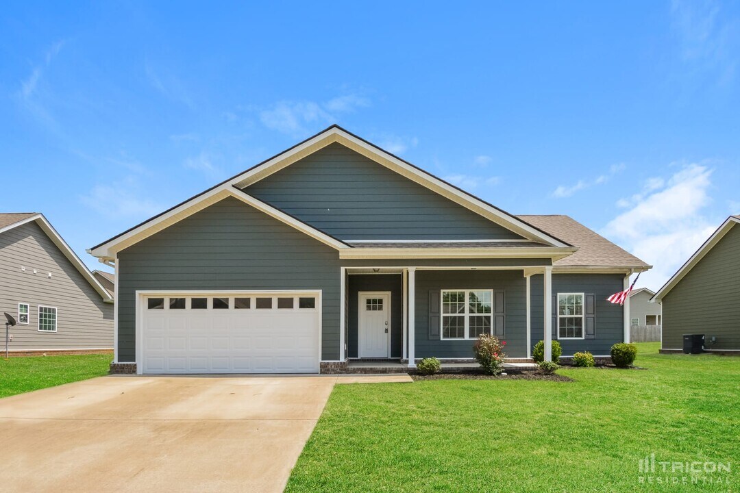 824 Ellyson Dr in Spring Hill, TN - Building Photo