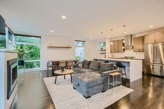 2218 11th Ave W in Seattle, WA - Building Photo - Building Photo