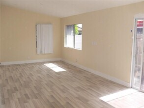 7191 SW 14th St, Unit 7191 in North Lauderdale, FL - Foto de edificio - Building Photo