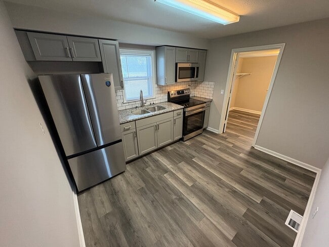 509 Franklin Rd in Lebanon, TN - Foto de edificio - Building Photo