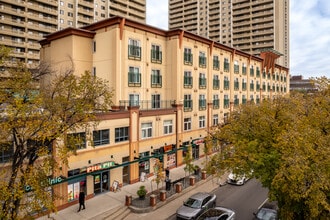 Windsor Park Plaza & Lofts in Edmonton, AB - Building Photo - Building Photo