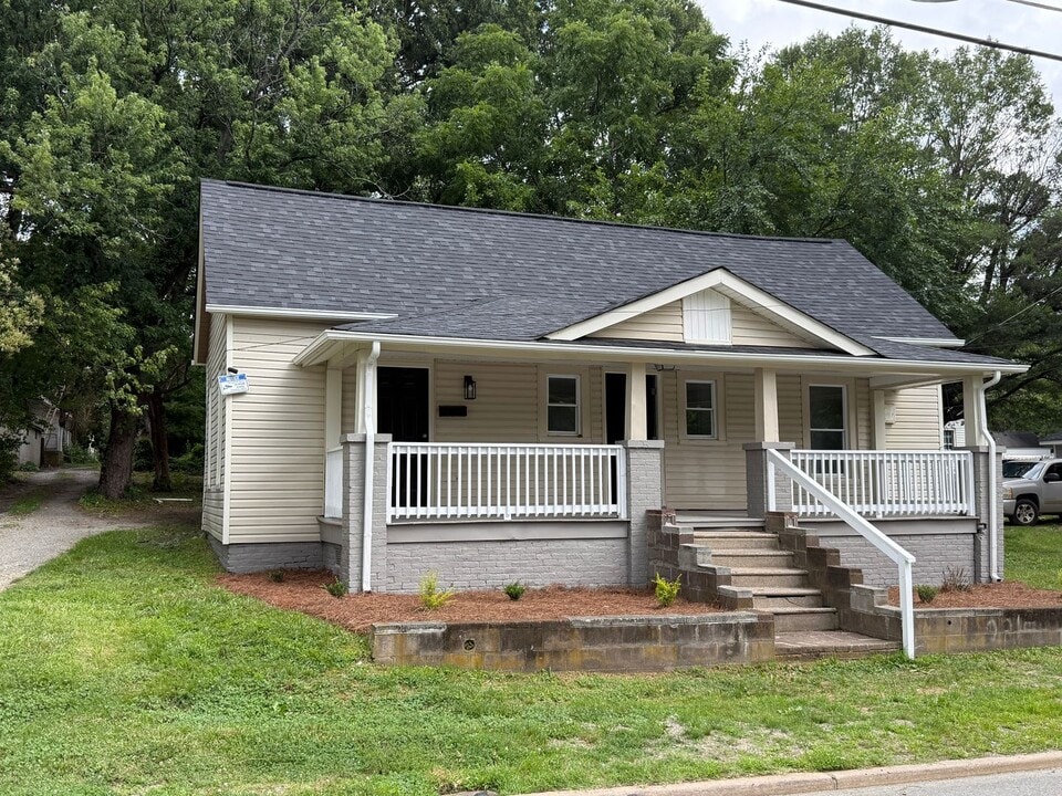 2315 Dacian St in Winston-Salem, NC - Building Photo