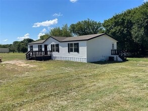 156 Creekview Meadows Dr in Springtown, TX - Foto de edificio - Building Photo