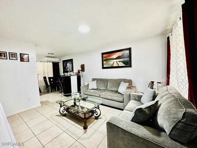 22 Westminster St N in Lehigh Acres, FL - Building Photo - Building Photo