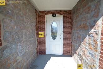184 Gladstone St, Unit 1 in Boston, MA - Foto de edificio - Building Photo