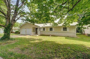 2137 E Madison St in Springfield, MO - Building Photo