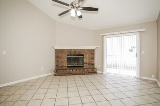 1883 Manitoba Ct S in Middleburg, FL - Foto de edificio - Building Photo