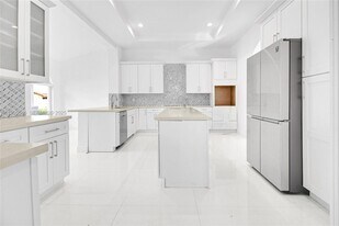 425 SW 129th Ave in Miami, FL - Building Photo