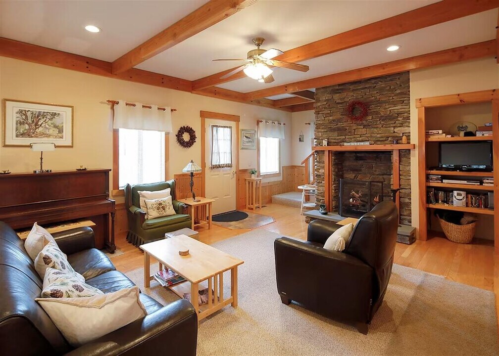 7 Jeremy Dr in Standish, ME - Building Photo