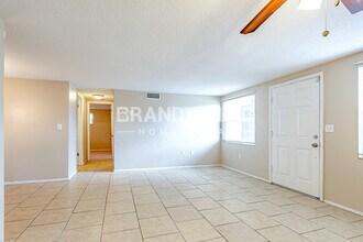 7613 Christina Ln in Port Richey, FL - Foto de edificio - Building Photo
