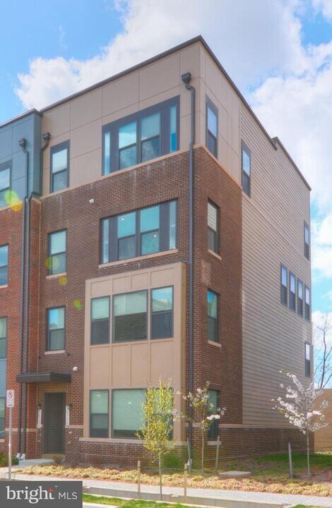 16322 Connors Wy in Rockville, MD - Building Photo