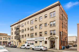 Adelaide Apartments in Seattle, WA - Building Photo - Building Photo