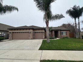 5235 W Nellis Ct in Visalia, CA - Building Photo