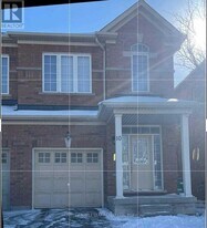 10 Frenchpark Cir in Brampton, ON - Building Photo
