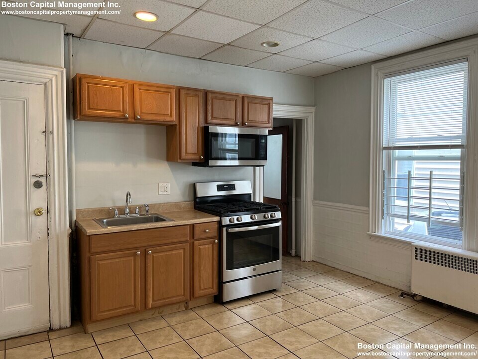 24 Pratt St, Unit #1 in Boston, MA - Building Photo