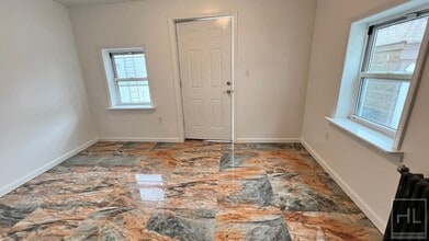 718 E 39th St, Unit 1 in Brooklyn, NY - Foto de edificio - Building Photo