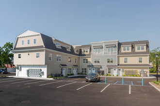 Courtyards on Fifth in Bay Shore, NY - Building Photo - Building Photo