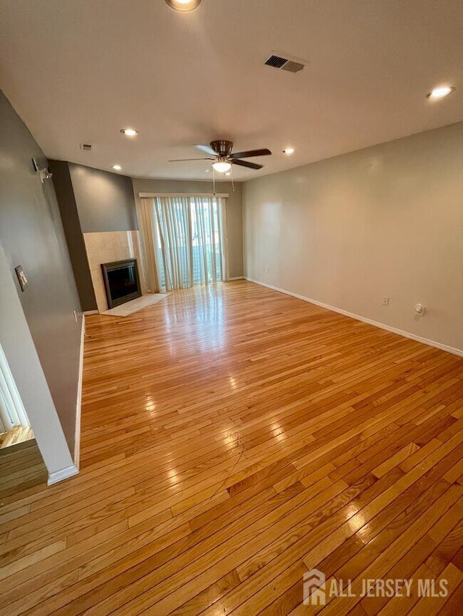 410 Johnstone St in Perth Amboy, NJ - Building Photo - Building Photo