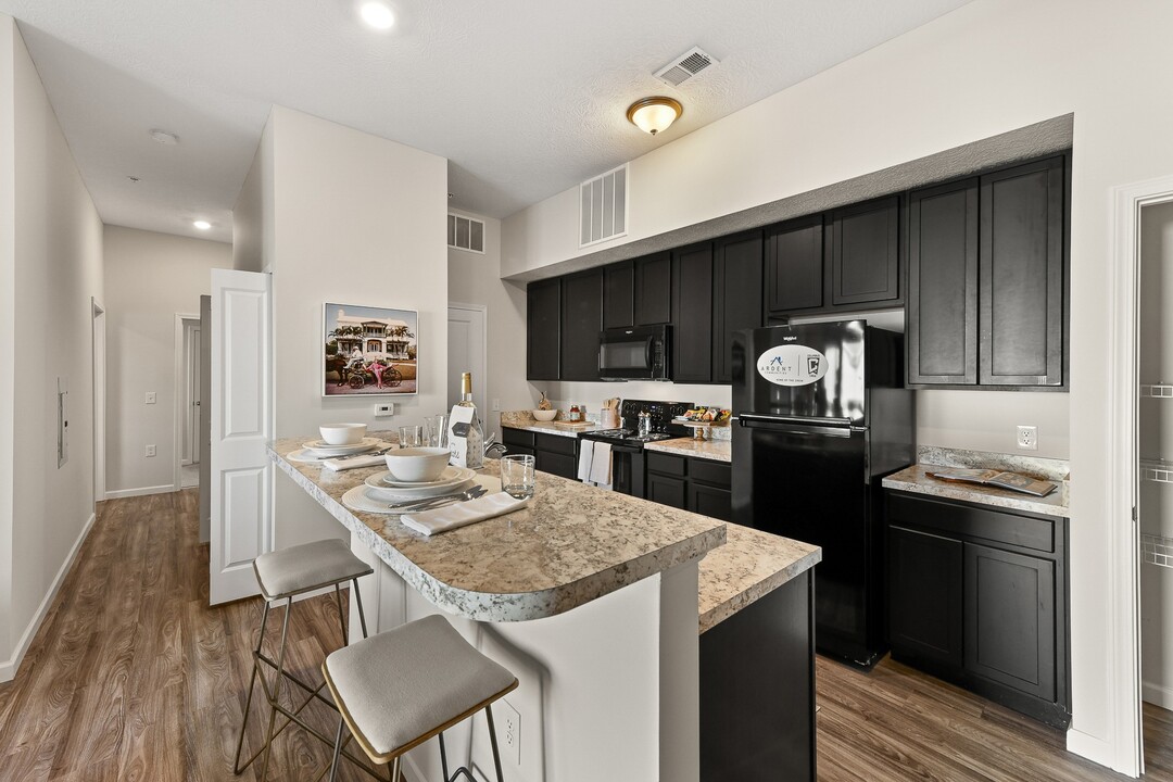 Alkire Meadows in Columbus, OH - Building Photo