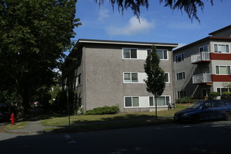 Tiffany Court in Vancouver, BC - Building Photo - Building Photo