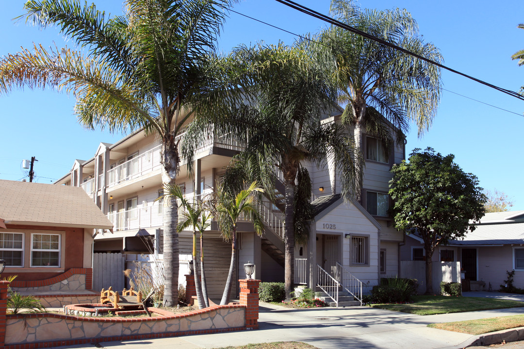 1025 Bennett Ave in Long Beach, CA - Building Photo