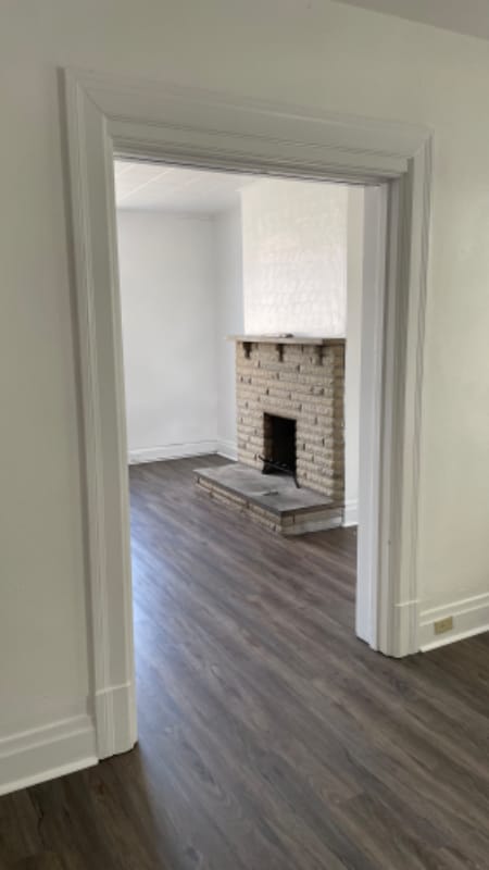 2404 Charcot St in Pittsburgh, PA - Foto de edificio - Building Photo