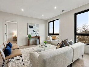 85 Myrtle St, Unit 213 in Quincy, MA - Foto de edificio - Building Photo