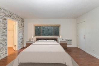 4311 Coldwater Canyon Ave, Unit unit 4 in Studio City, CA - Building Photo - Building Photo