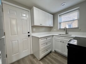 6021 N Fairfield Ave, Unit 2E in Chicago, IL - Building Photo