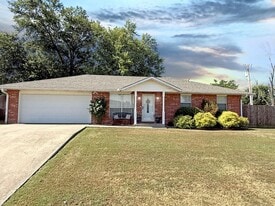 1202 E Keller St in Mcalester, OK - Building Photo