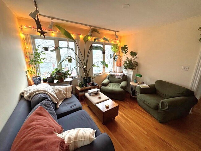 21 Sartwell Ave, Unit 3 in Somerville, MA - Building Photo - Building Photo