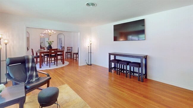 property at 4826 Waynesboro Dr