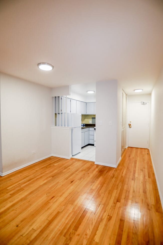 6166 N Winthrop Ave, Unit #510 in Chicago, IL - Building Photo - Building Photo