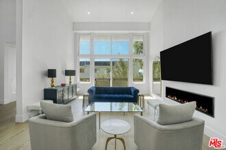 1277 S Beverly Glen Blvd in Los Angeles, CA - Building Photo - Building Photo