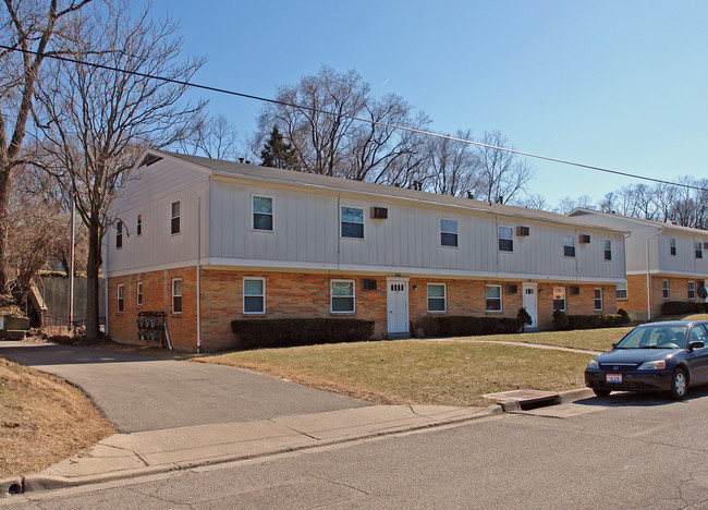 326-328 Firwood Dr in Dayton, OH - Building Photo - Building Photo